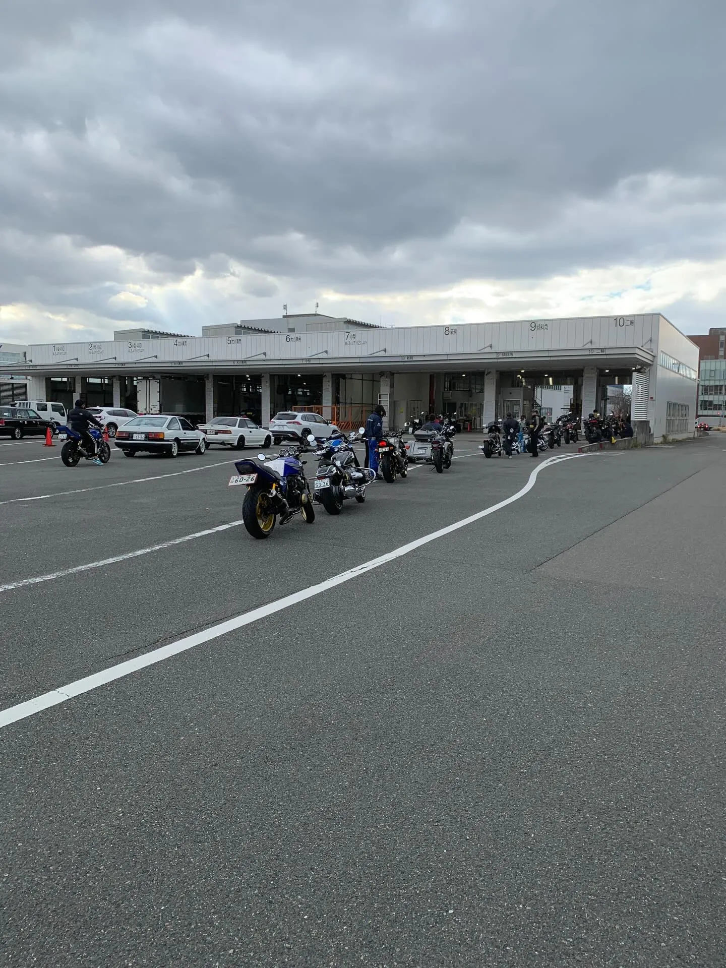 午後からはCB400SSとCB400SFの2台を車検に出しま...